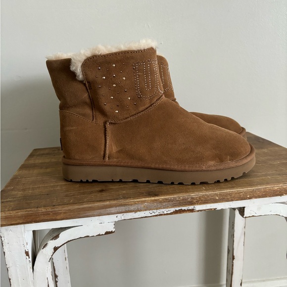 UGG | Classic Ugg Gem Mini Boots In Black NEW Size9 - Picture 5 of 5